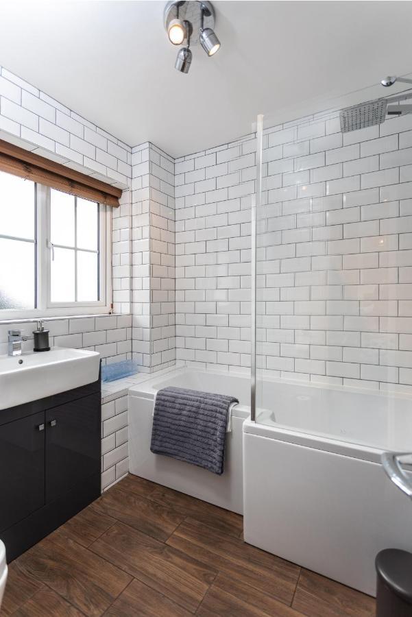 Maunsell House - Lovely Central Home Near Designer Outlets & Town With Parking 阿什弗德 外观 照片
